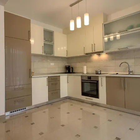 Holiday home Mit Privatpool Fuer 20 Personen Ca 480 Qm In Banjole, Istrien Istrische Riviera