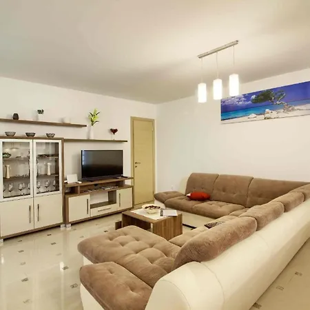 Mit Privatpool Fuer 20 Personen Ca 480 Qm In Banjole, Istrien Istrische Riviera Holiday home