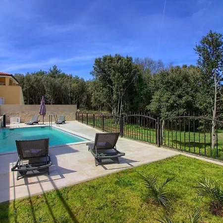 Mit Privatpool Fuer 20 Personen Ca 480 Qm In Banjole, Istrien Istrische Riviera Holiday home Banjole