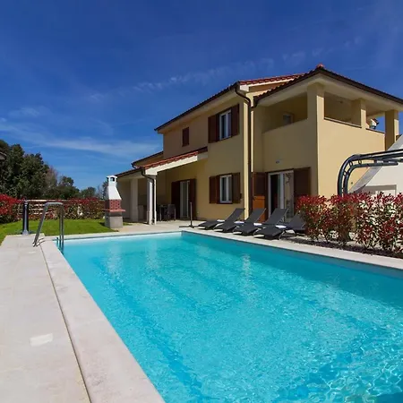 Mit Privatpool Fuer 20 Personen Ca 480 Qm In Banjole, Istrien Istrische Riviera بيت للعطل *