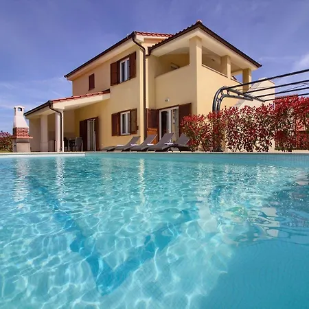 Mit Privatpool Fuer 20 Personen Ca 480 Qm In Banjole, Istrien Istrische Riviera بيت للعطل