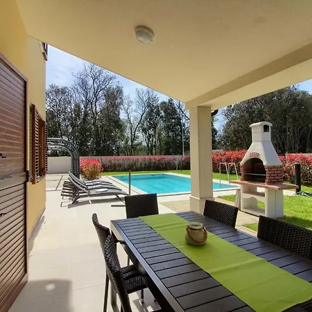 بيت للعطل Mit Privatpool Fuer 20 Personen Ca 480 Qm In Banjole, Istrien Istrische Riviera *